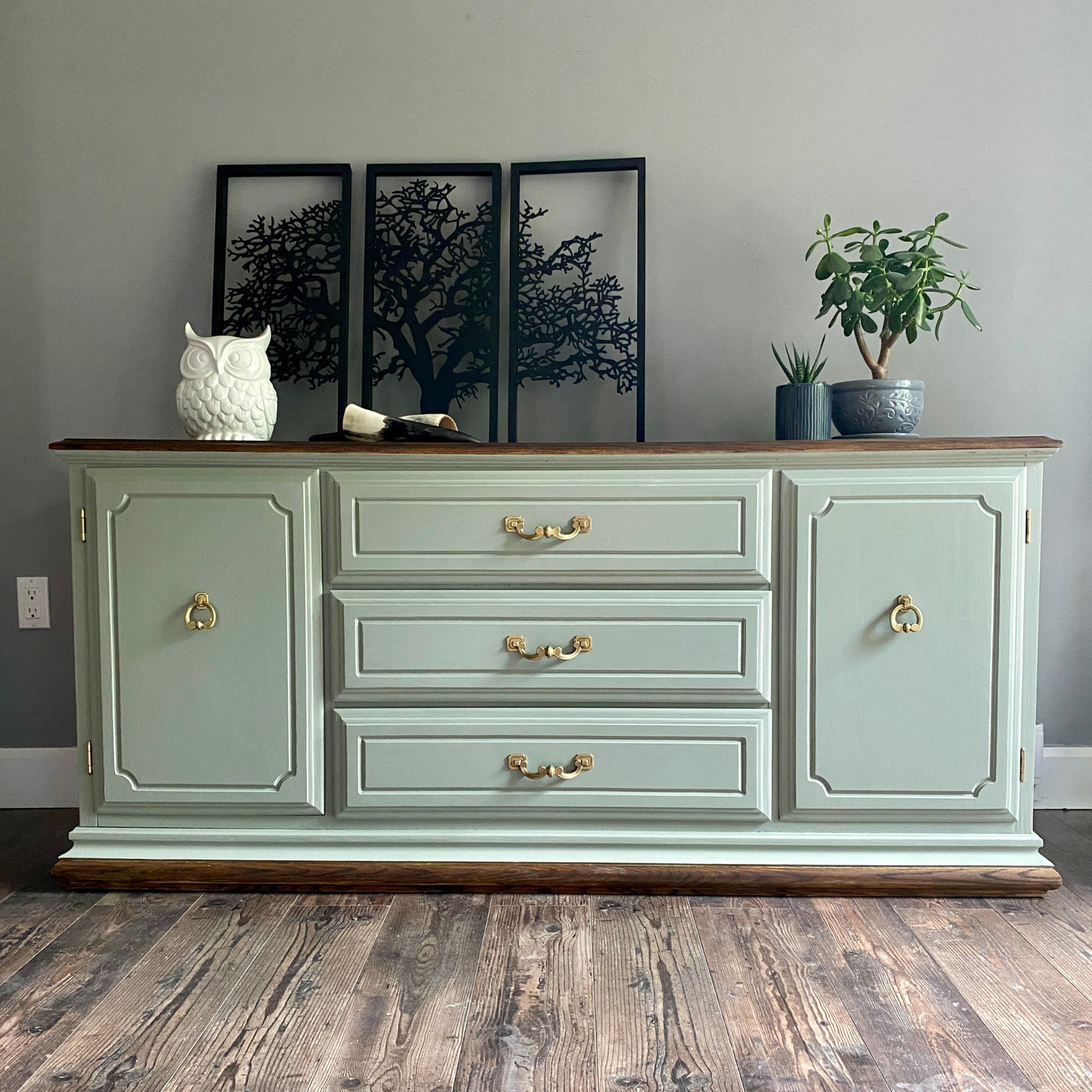 Buffet in Green with 2 Doors and 3 Drawers