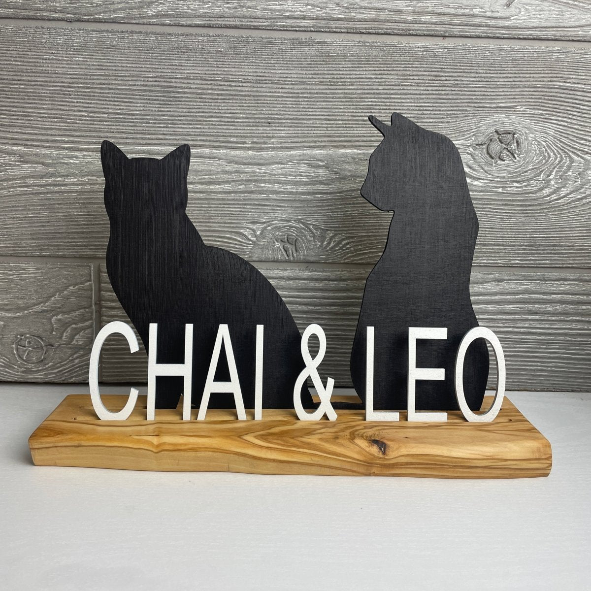 10.5 Round Wooden Sign: Vintage Scaredy Cats Welcome 10.5 Round Wooden Sign: Vintage Scaredy Cats Welcome