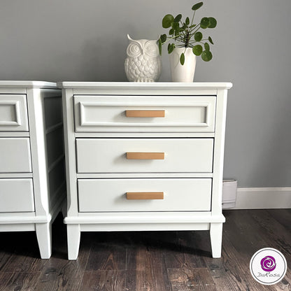 King-Size Pair of Nightstands in Off White