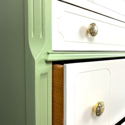 Vintage Dresser with 5 Drawers Pearl Knobs