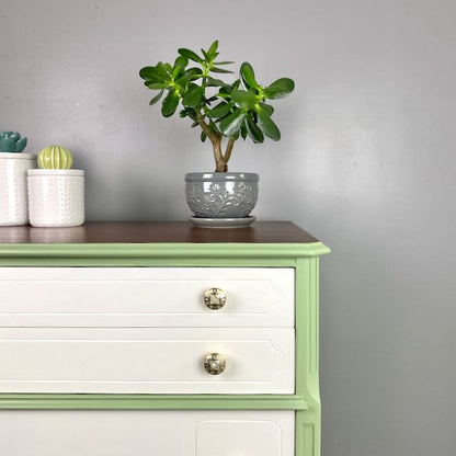 Vintage Dresser with 5 Drawers Pearl Knobs