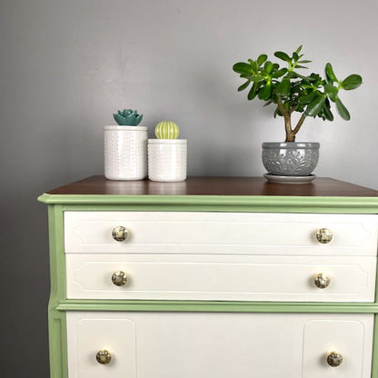 Vintage Dresser with 5 Drawers Pearl Knobs