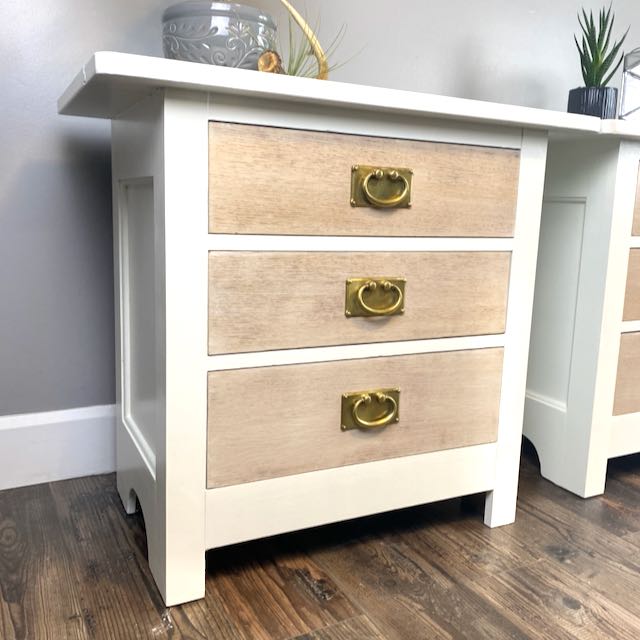 Pair of Nightstands in White 3 Drawers